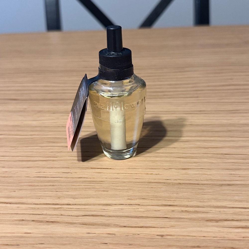 Bath & Body Works Wallflower Refill. Coffee &  Whiskey. - Picture 2 of 5